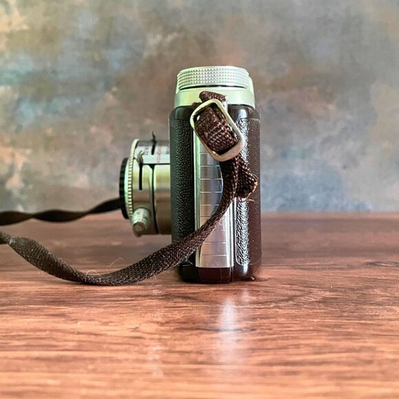 Vintage Kodak Pony 135 Camera with Leather Case (1950's) - Picture 9 of 16